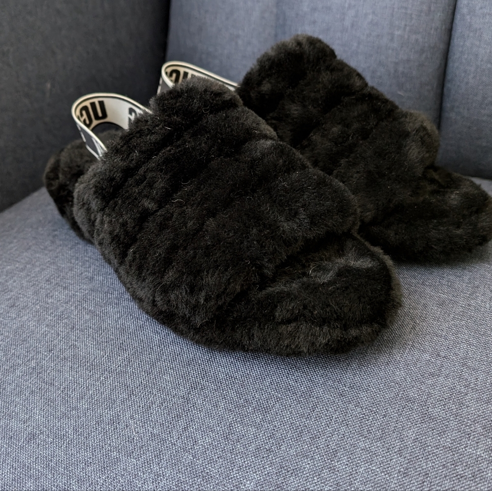 UGG SLIPPERS Size 8 new without tags